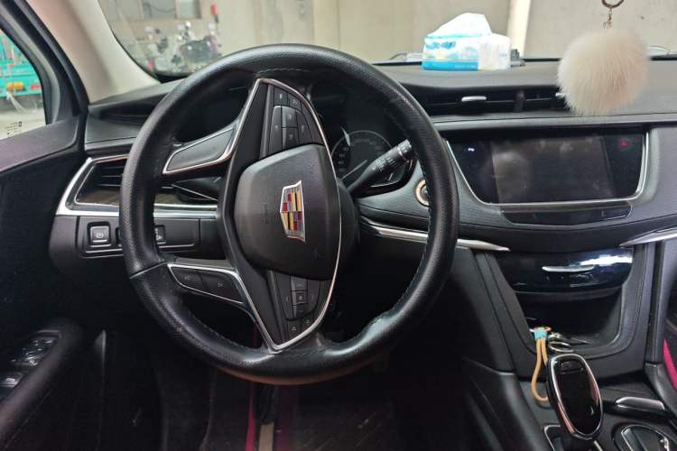 Used Cadillac XT5 2018 25T Luxury Model Steering Wheel