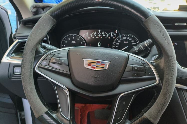 Used Cadillac XT5 2018 28T Four-Wheel Drive Luxury Model Steering Wheel