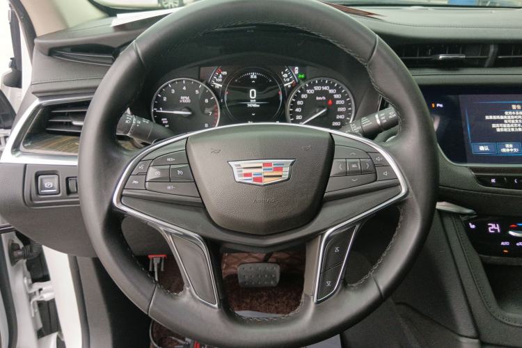 Used Cadillac XT5 2018 25T Luxury Model Steering Wheel