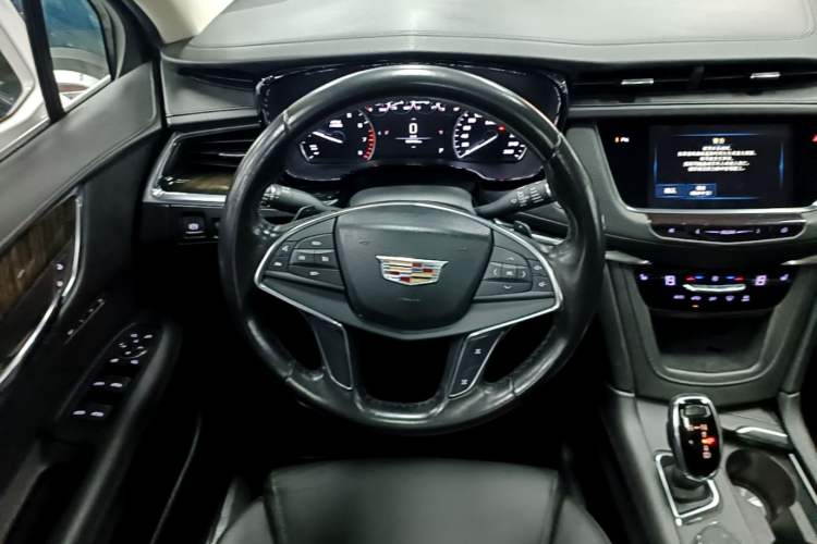 Used Cadillac XT5 2018 28T Four-Wheel Drive Luxury Model Steering Wheel