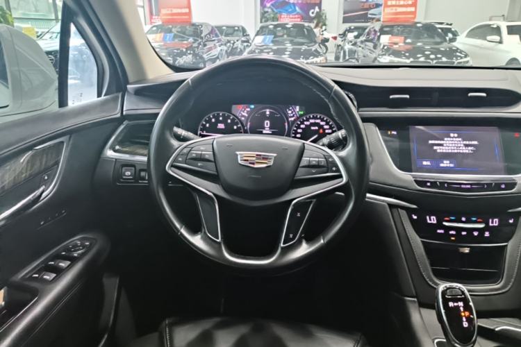 Used Cadillac XT5 2018 25T Luxury Model Steering Wheel