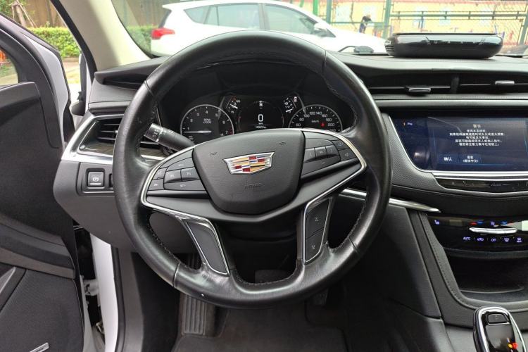 Used Cadillac XT5 2018 25T Luxury Model Steering Wheel