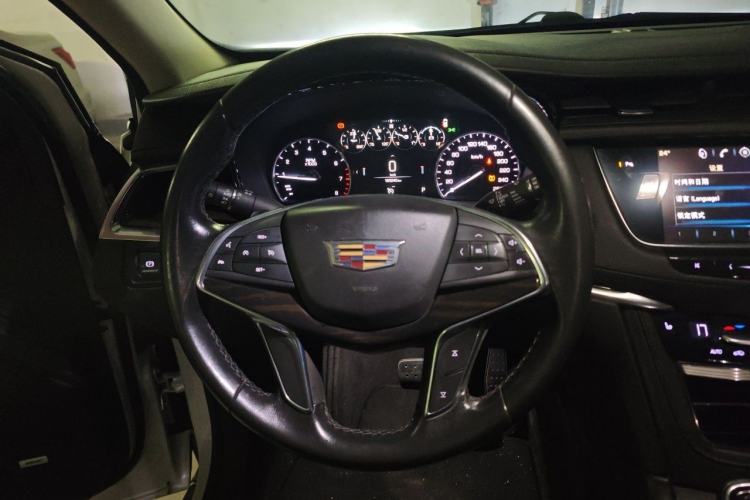 Used Cadillac XT5 2018 25T Luxury Model Steering Wheel