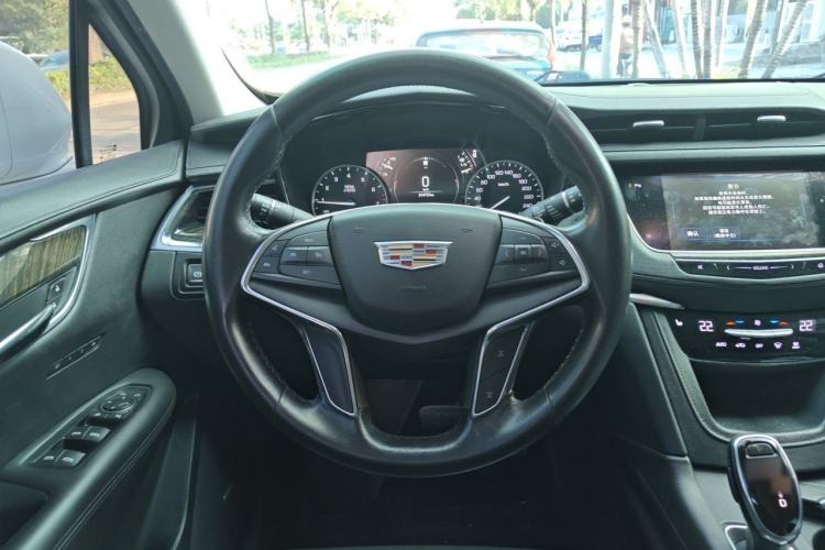 Used Cadillac XT5 2018 28T Four-Wheel Drive Luxury Model Steering Wheel