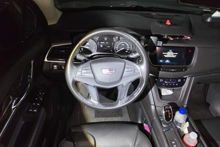 Used Cadillac XT5 2018 28T Four-Wheel Drive Luxury Model Steering Wheel