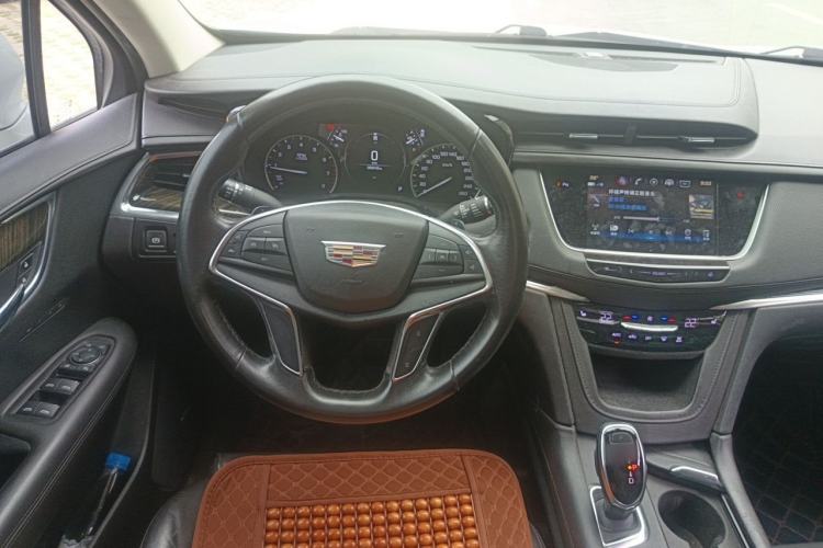 Used Cadillac XT5 2018 25T Luxury Model Steering Wheel