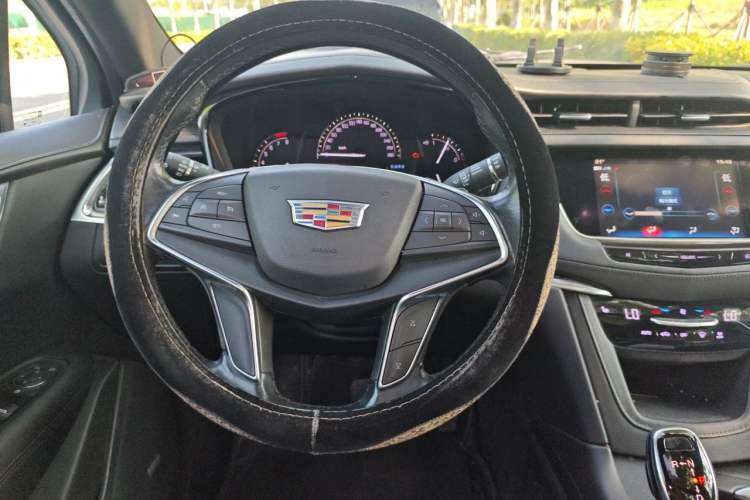 Used Cadillac XT5 2018 28E Four-Wheel Drive Tech Version Steering Wheel