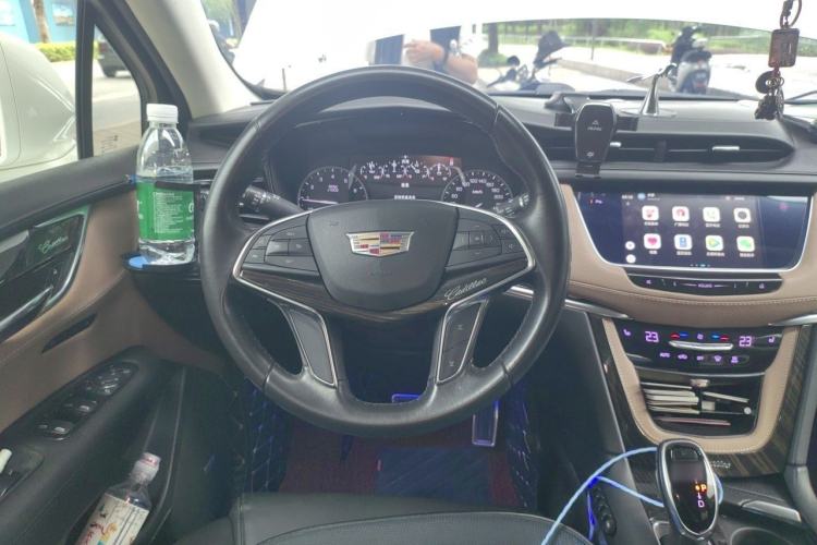 Used Cadillac XT5 2018 25T Luxury Model Steering Wheel
