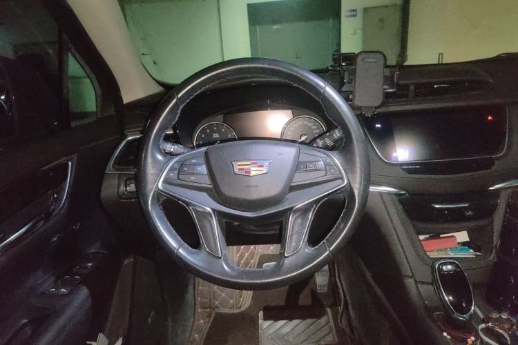 Used Cadillac XT5 2018 25T Luxury Model Steering Wheel