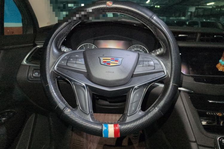Used Cadillac XT5 2018 25T Luxury Model Steering Wheel
