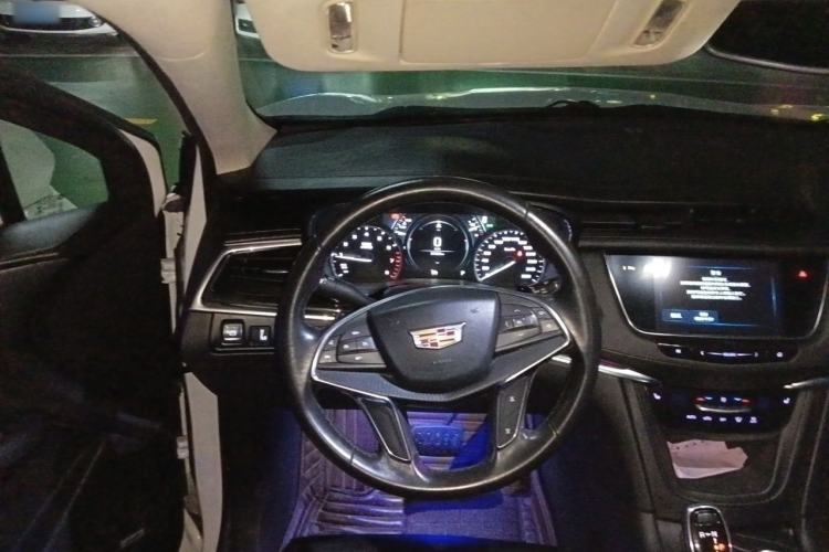 Used Cadillac XT5 2018 28T Four-Wheel Drive Luxury Model Steering Wheel