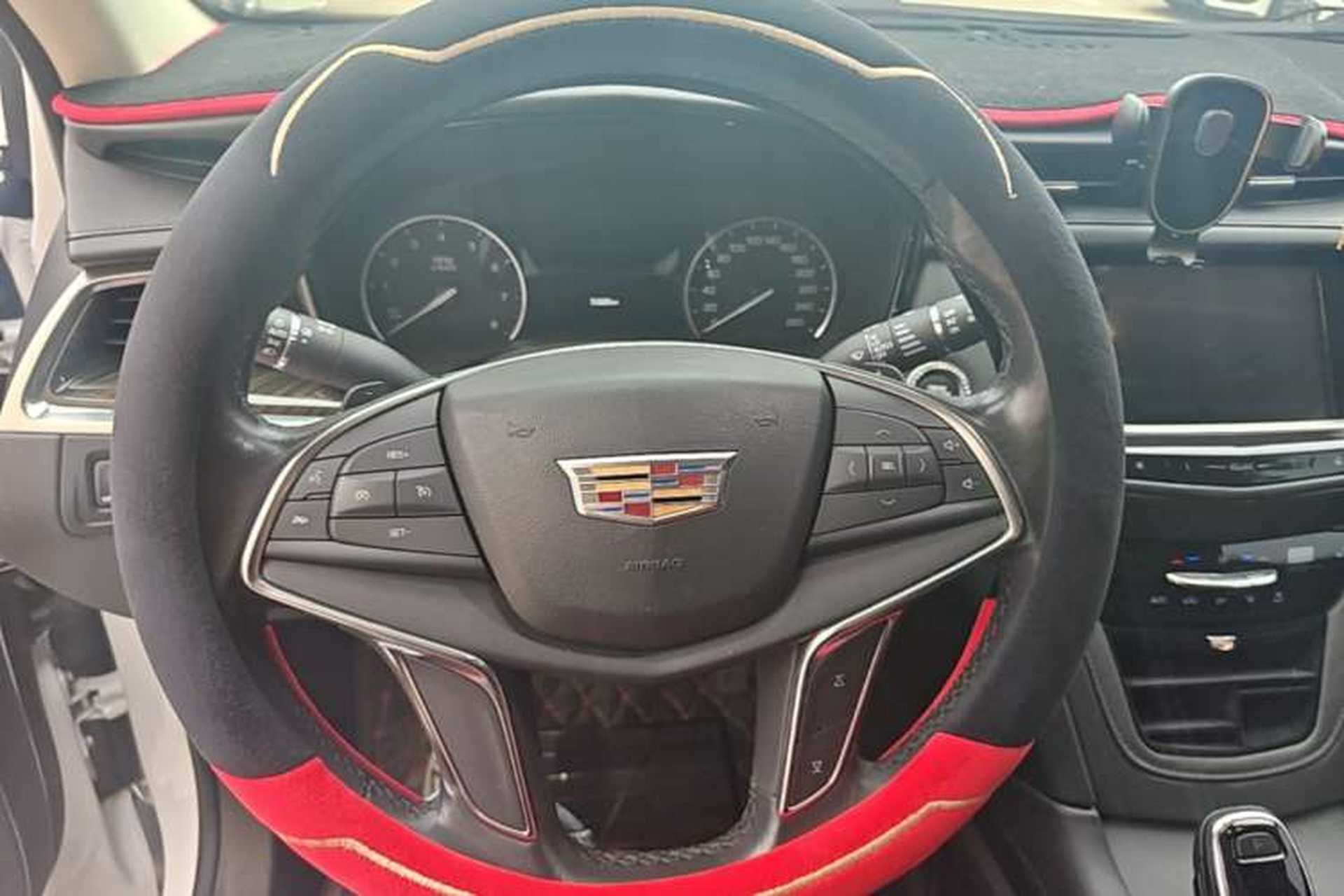 Used Cadillac XT5 2018 25T Luxury Model Steering Wheel