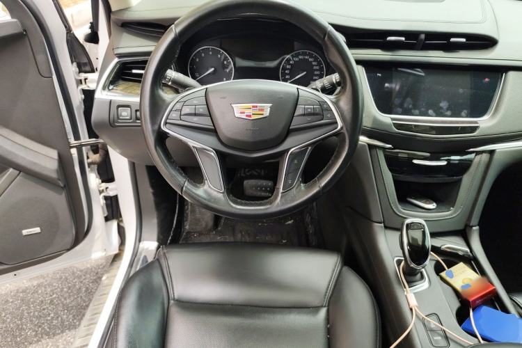 Used Cadillac XT5 2018 25T Luxury Model Steering Wheel