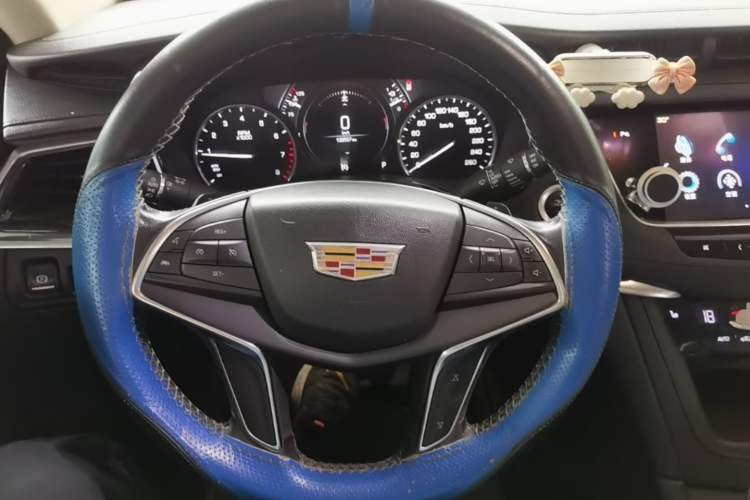 Used Cadillac XT5 2018 25T Luxury Model Steering Wheel