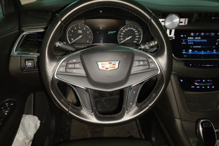 Used Cadillac XT5 2018 25T Luxury Model Steering Wheel
