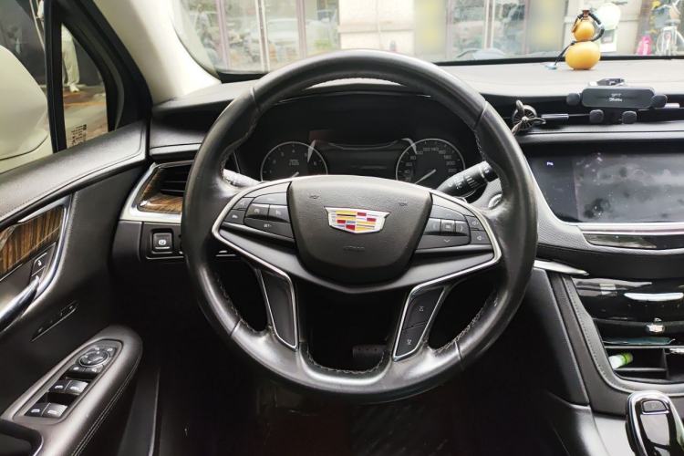 Used Cadillac XT5 2018 25T Luxury Model Steering Wheel