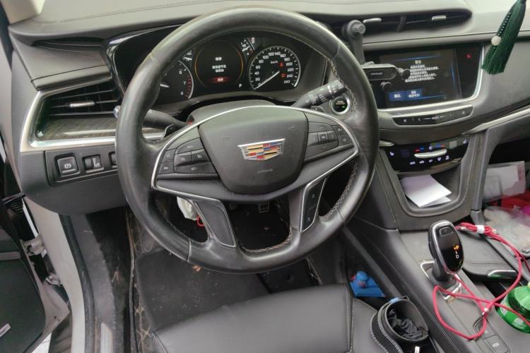 Used Cadillac XT5 2018 25T Luxury Model Steering Wheel