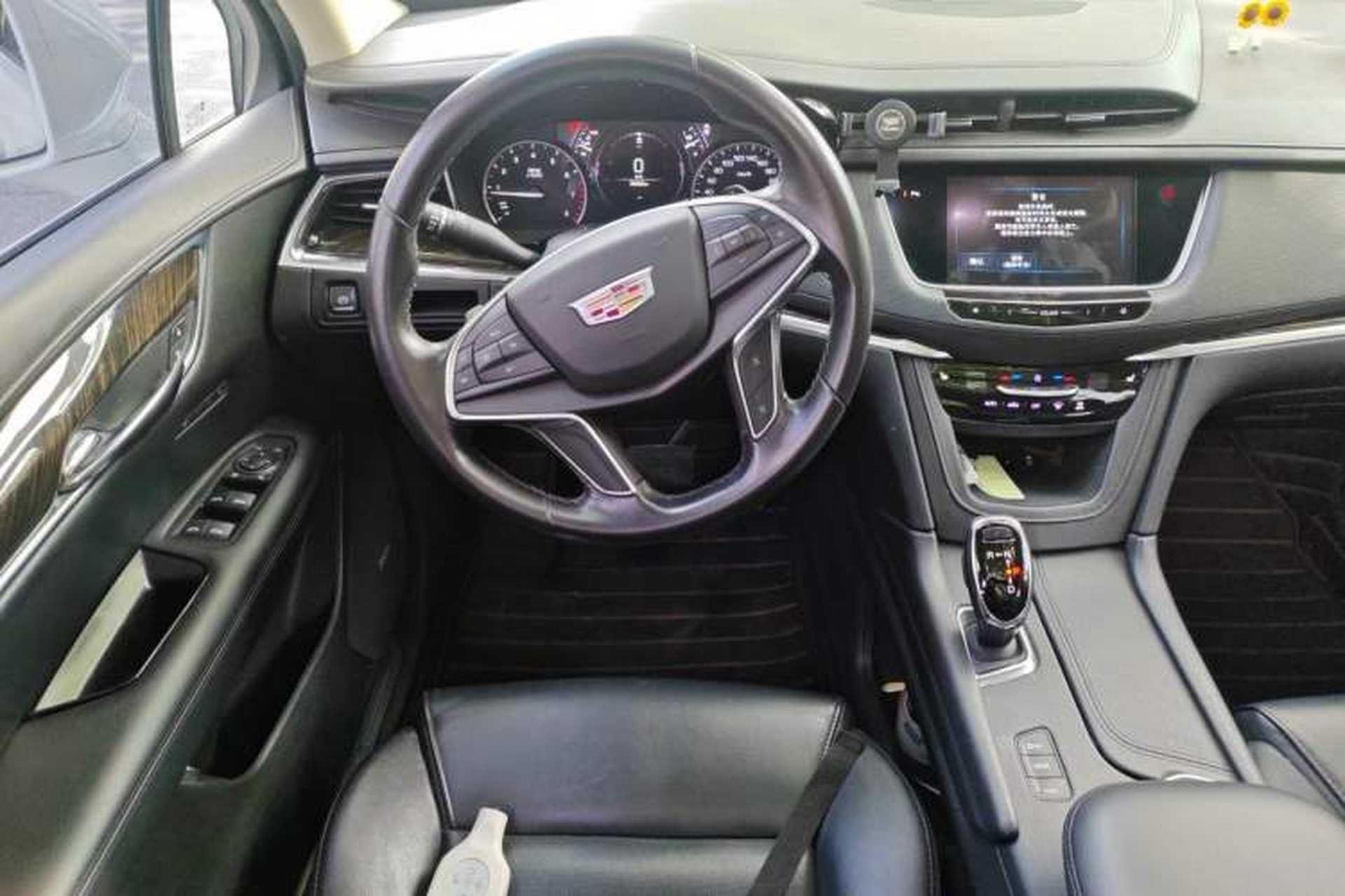 Used Cadillac XT5 2018 28T Four-Wheel Drive Luxury Model Steering Wheel