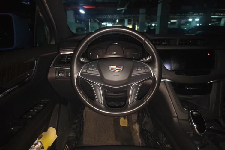 Used Cadillac XT5 2018 25T Tech Model Steering Wheel