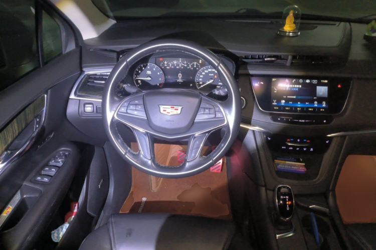 Used Cadillac XT5 2018 25T Luxury Model Steering Wheel