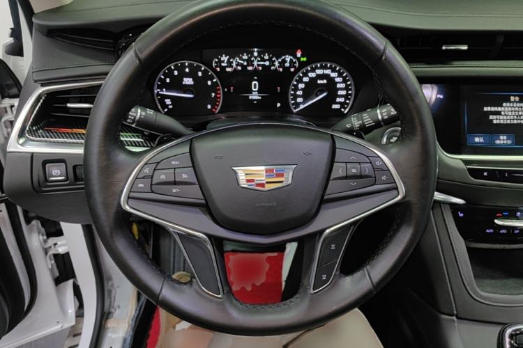 Used Cadillac XT5 2018 28T Four-Wheel Drive Luxury Model Steering Wheel