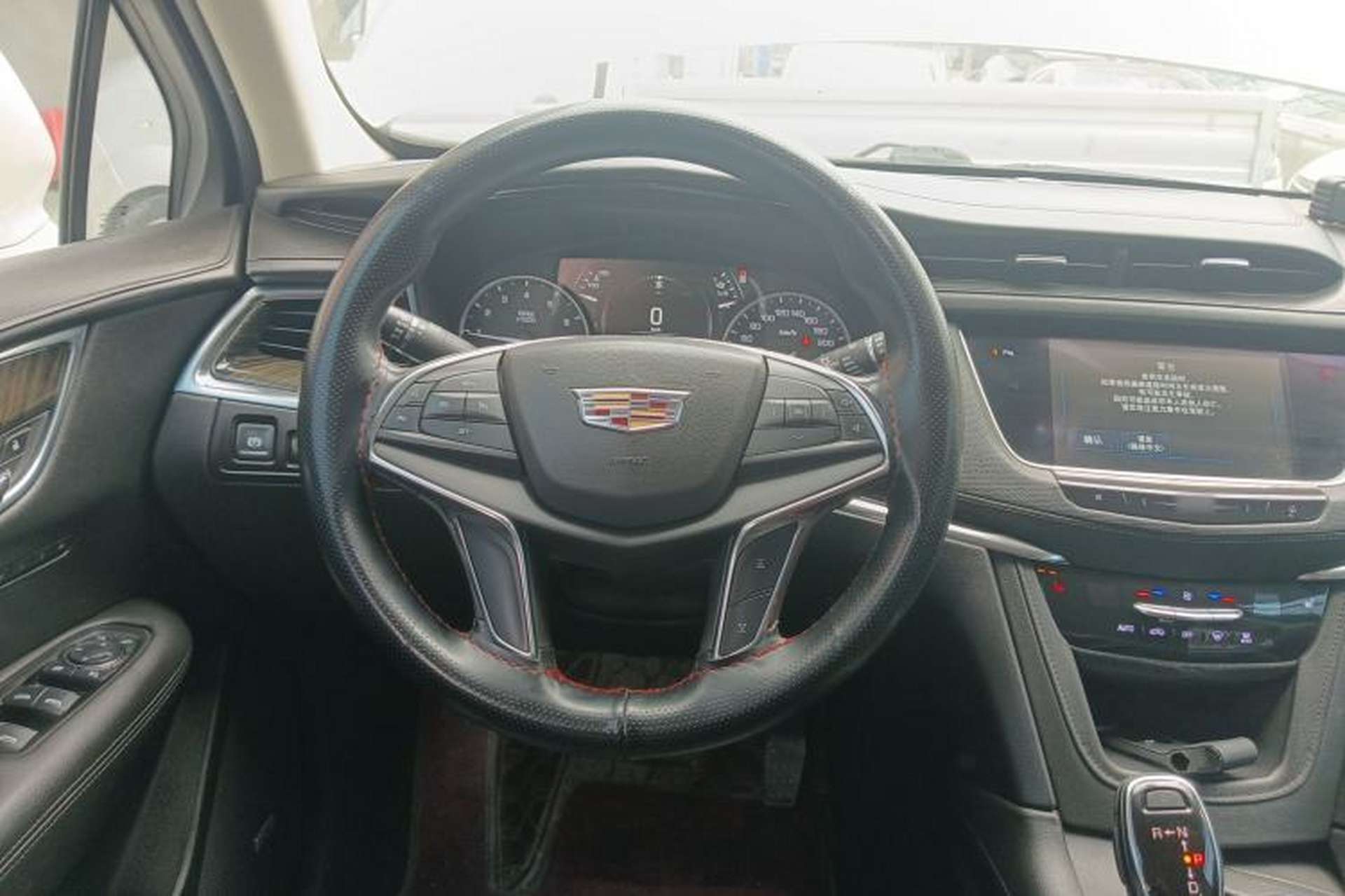 Used Cadillac XT5 2018 25T Luxury Model Steering Wheel