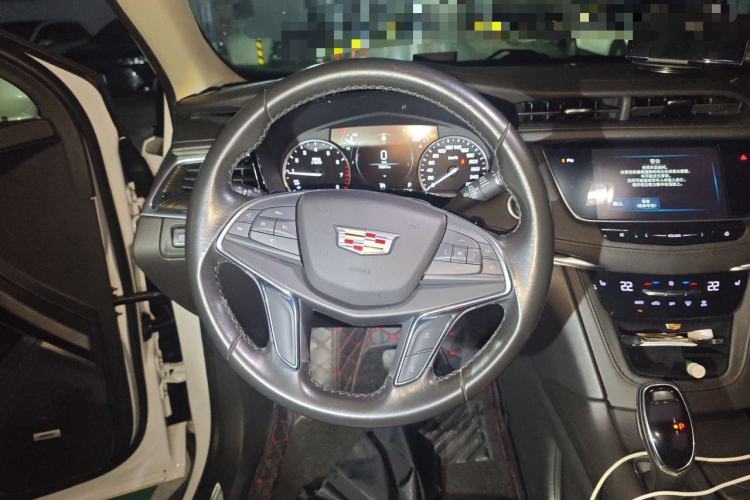 Used Cadillac XT5 2018 25T Luxury Model Steering Wheel