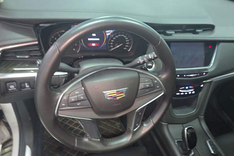 Used Cadillac XT5 2018 25T Luxury Model Steering Wheel