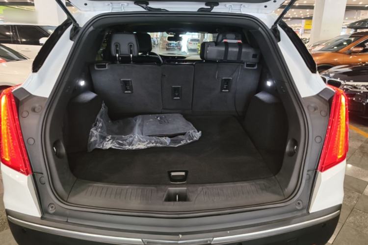 Used Cadillac XT5 2018 25T Tech Model Trunk