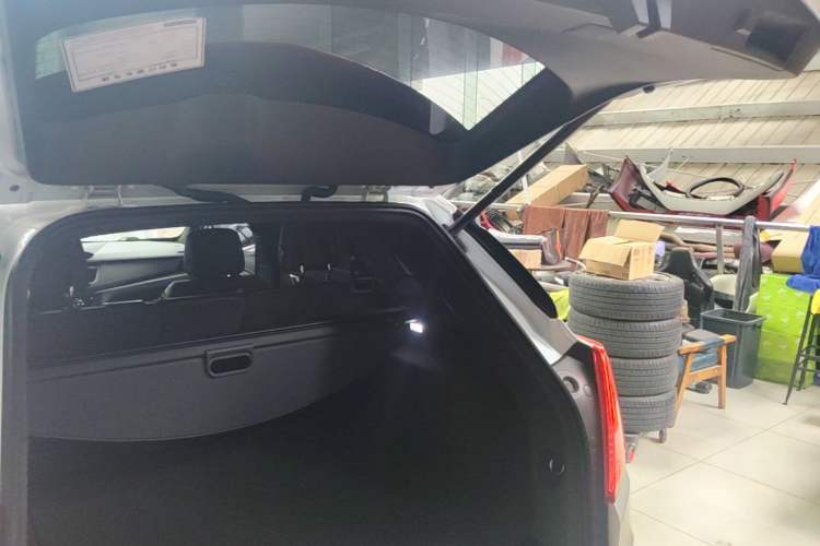 Used Cadillac XT5 2018 28E Four-Wheel Drive Tech Version Trunk