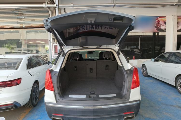Used Cadillac XT5 2018 25T Luxury Model Trunk