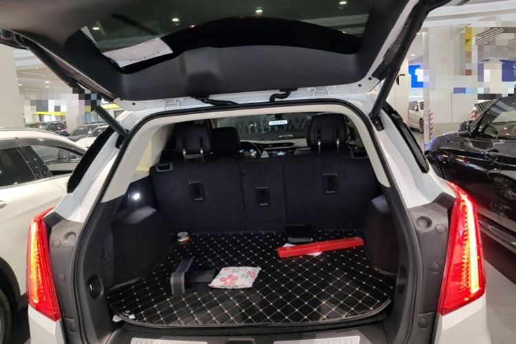 Used Cadillac XT5 2018 25T Luxury Model Trunk