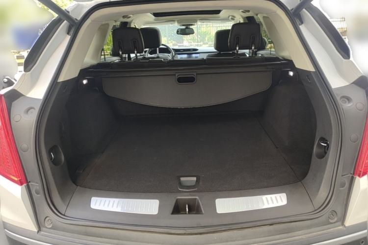 Used Cadillac XT5 2018 25T Luxury Model Trunk