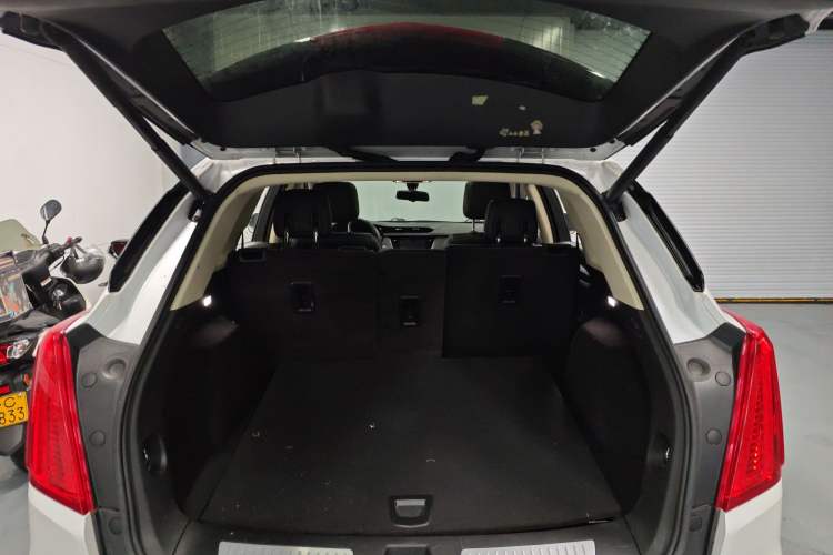Used Cadillac XT5 2018 25T Luxury Model Trunk