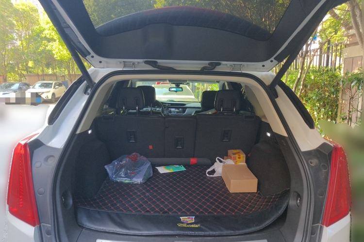 Used Cadillac XT5 2018 25T Luxury Model Trunk