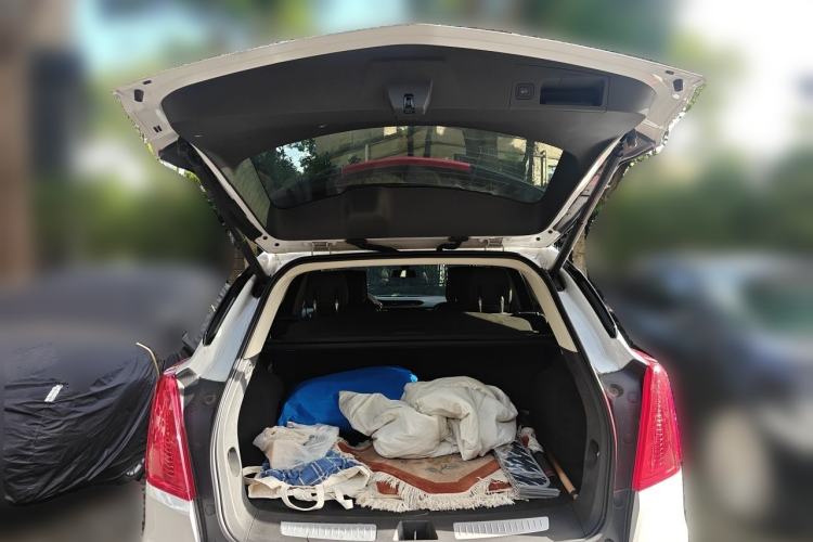 Used Cadillac XT5 2018 25T Luxury Model Trunk