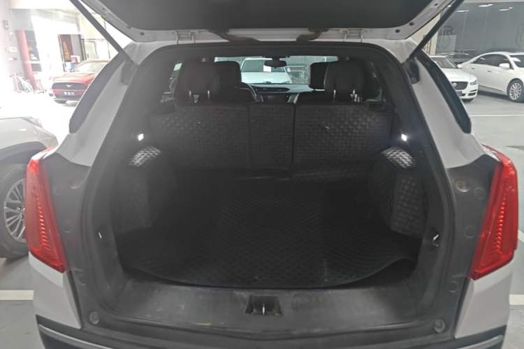 Used Cadillac XT5 2018 28E Four-Wheel Drive Tech Version Trunk