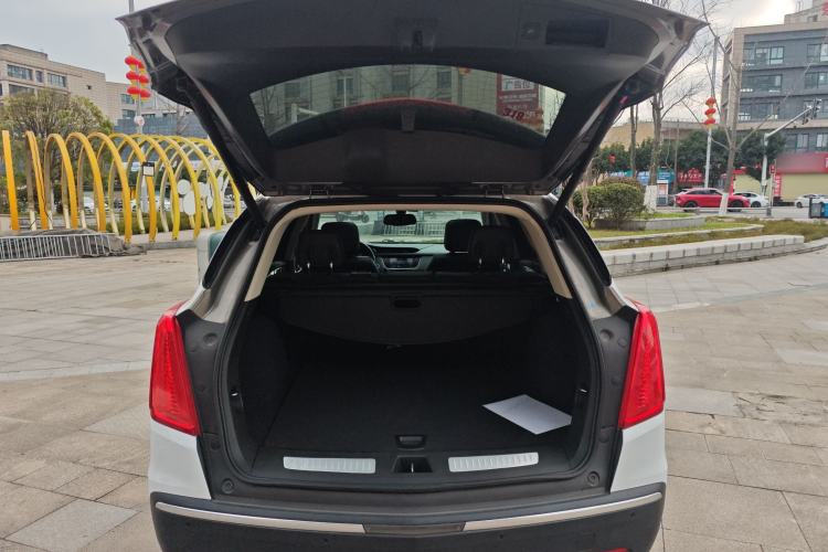 Used Cadillac XT5 2018 25T Luxury Model Trunk