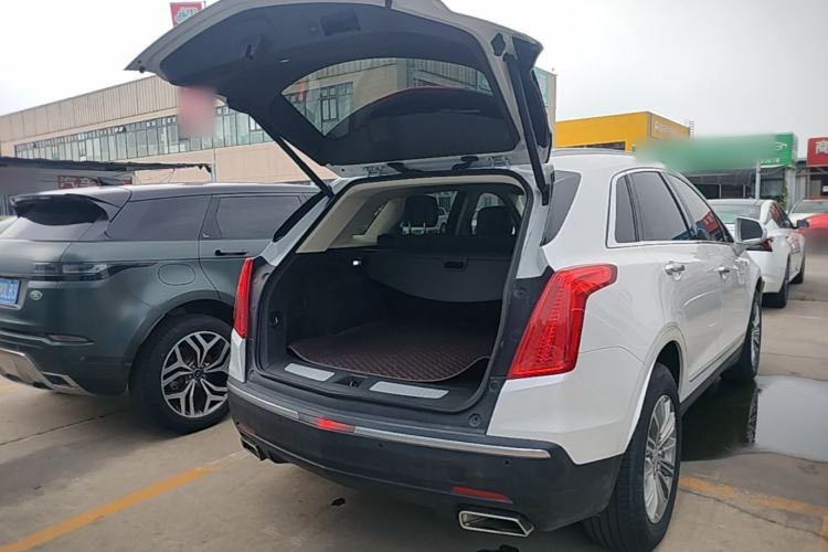 Used Cadillac XT5 2018 25T Luxury Model Trunk