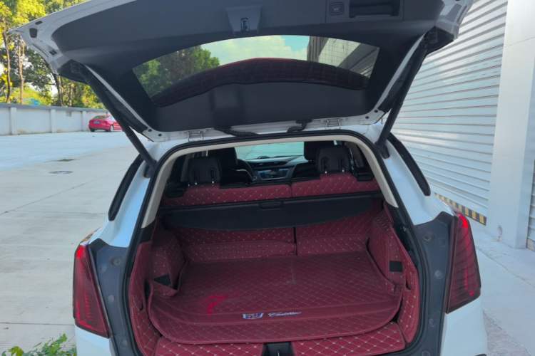 Used Cadillac XT5 2018 25T Luxury Model Trunk