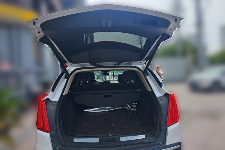 Used Cadillac XT5 2018 25T Luxury Model Trunk