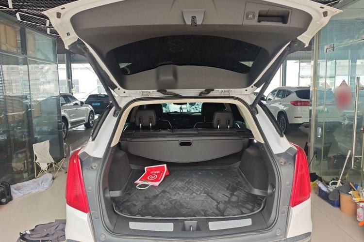 Used Cadillac XT5 2018 25T Luxury Model Trunk