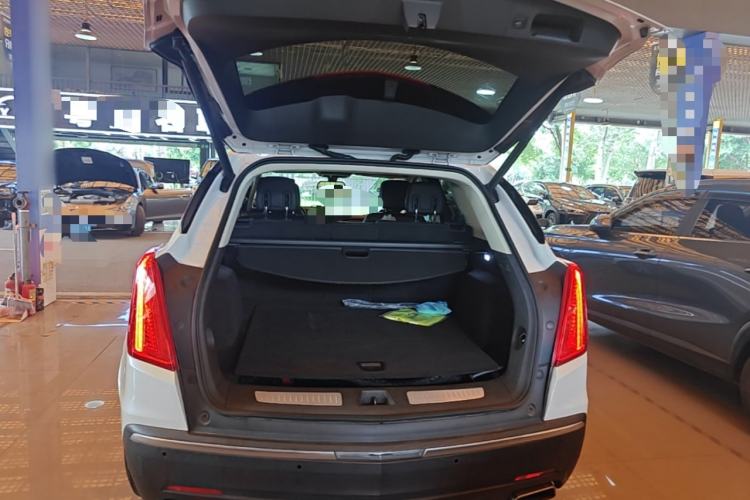 Used Cadillac XT5 2018 25T Luxury Model Trunk