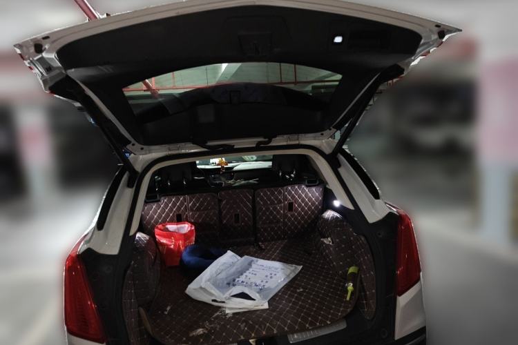 Used Cadillac XT5 2018 25T Luxury Model Trunk