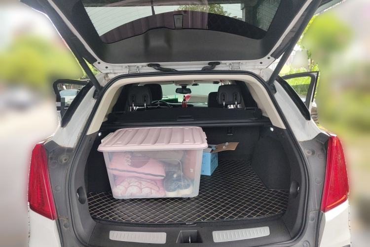 Used Cadillac XT5 2018 25T Luxury Model Trunk