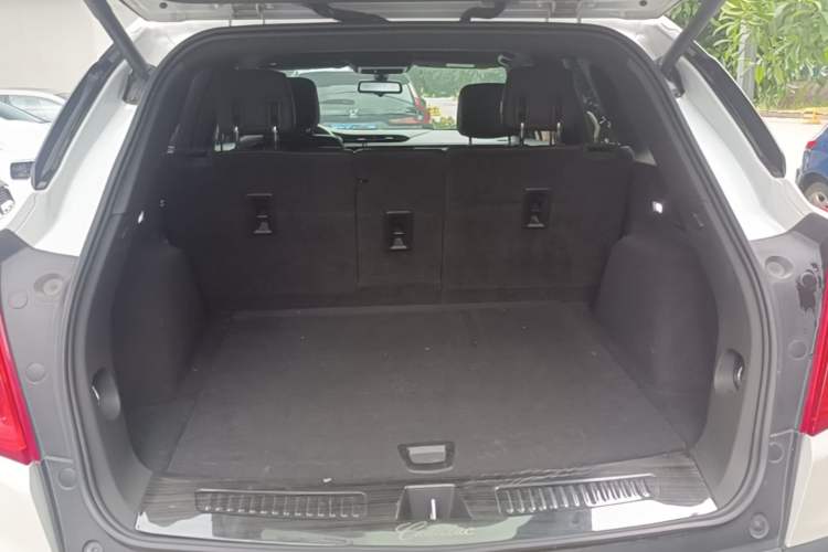 Used Cadillac XT5 2018 25T Tech Model Trunk
