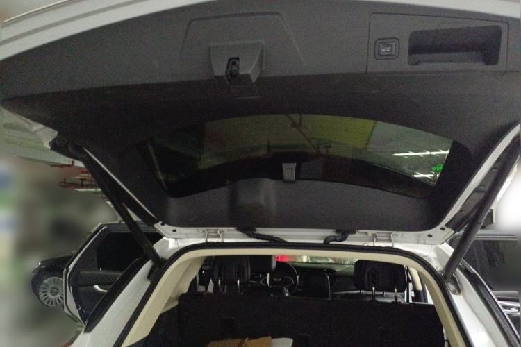 Used Cadillac XT5 2018 25T Luxury Model Trunk