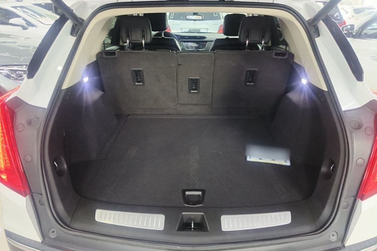 Used Cadillac XT5 2018 25T Luxury Model Trunk