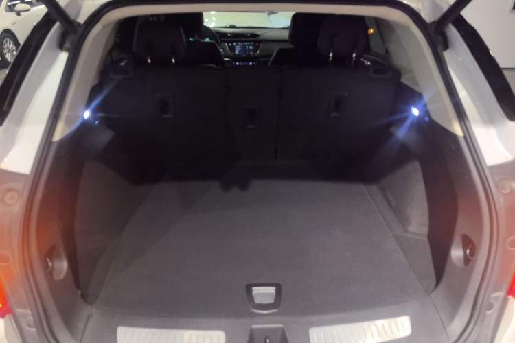 Used Cadillac XT5 2018 25T Luxury Model Trunk