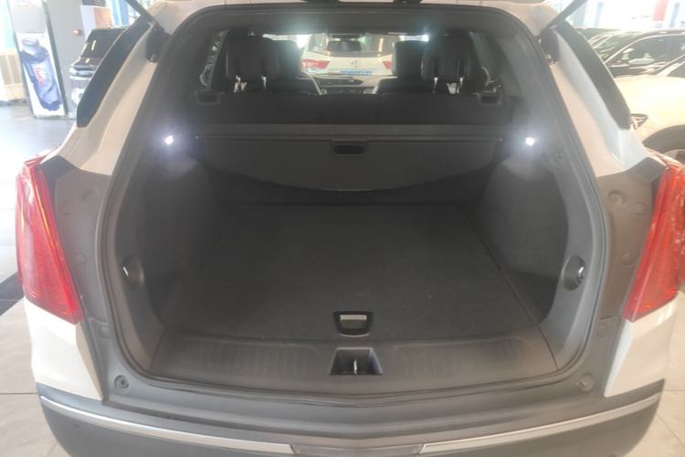Used Cadillac XT5 2018 28E Four-Wheel Drive Tech Version Trunk